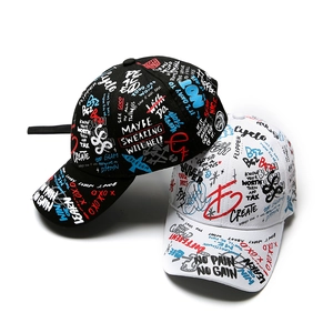 Casquettes de baseball avec graffitis et slogans NO PAIN en noir et blanc