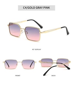 Détail de lunettes de soleil carrées en métal doré avec verres dégradés violet et rose