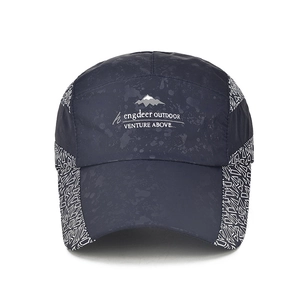 Casquette de baseball respirante bleu marine avec logo de montagne pour sport de plein air