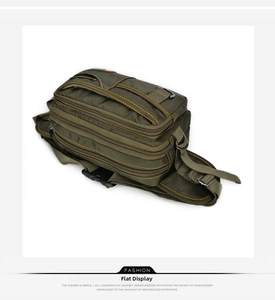 Marsupio in nylon verde militare con scomparti a cerniera multipli e cuciture resistenti