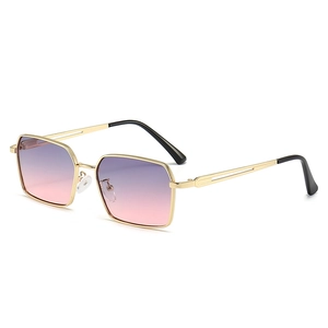 Lunettes de soleil carrées en métal doré avec verres dégradés violet et rose