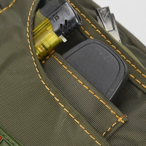Marsupio impermeabile verde militare con tasca funzionale e trama in nylon