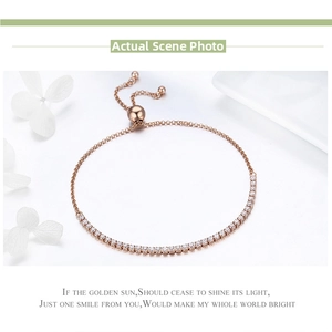 Detailansicht Roségold-Silberarmband mit Zirkonia und verstellbarem Gleitverschluss