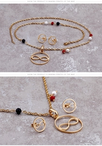 Detail von goldenem Unendlichkeitsschmuckset mit roten schwarzen und weißen Perlen