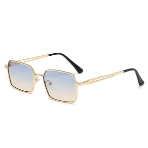 Lunettes de soleil rectangulaires en métal doré avec verres dégradés, vue de 45 degrés