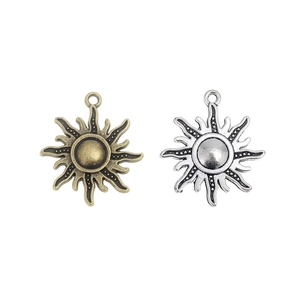 Vintage 25mm sun-shaped alloy pendants in antique bronze and silver finishes