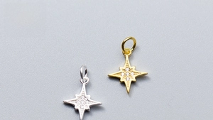 Détail de pendentifs étoile en argent S925 or et argent avec incrustations de zircone
