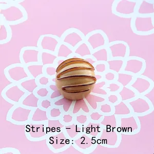 Round chocolate resin accessory with light brown finish and dark spiral pattern, 2.5cm size