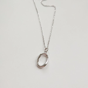 Detailed view of 925 sterling silver necklace featuring an irregular geometric oval pendant
