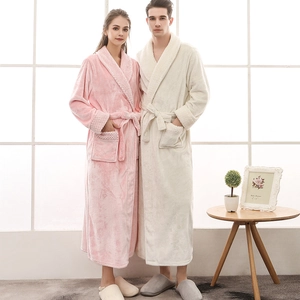 Peignoirs épais en flanelle pour couples rose et beige avec détails en tissu gaufré
