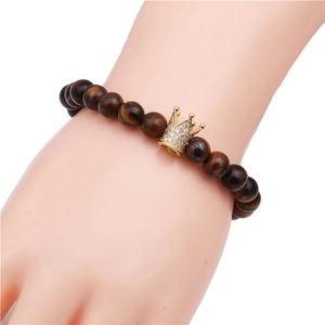 Bracelet pour homme en perles d'oeil de tigre 8mm avec breloque couronne dorée