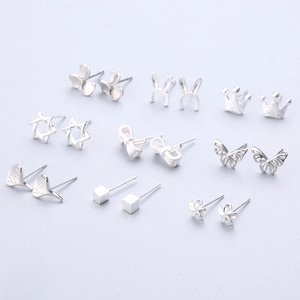 Set di orecchini a lobo minimalisti in argento 925 con motivi floreali e geometrici
