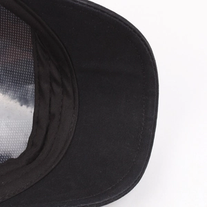Men's vintage cotton newsboy cap with black brim detail and breathable mesh lining