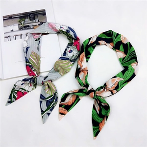 Set di sciarpa larga e nastro per capelli con stampe floreali e tropicali fresche