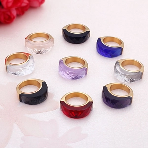 Set di 9 anelli in acciaio inossidabile dorato con cristalli colorati sfaccettati