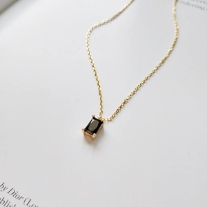 Minimalist 925 silver gold necklace featuring a rectangular black gemstone pendant charm