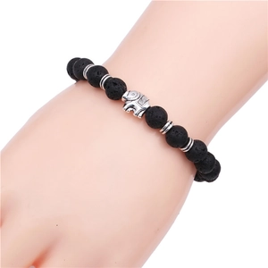 8mm schwarzes Lavastein-Perlenarmband mit Elefantenanhänger für Herren am Handgelenk