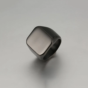 Anillo de sello cuadrado minimalista en acero de titanio gris mate para hombres
