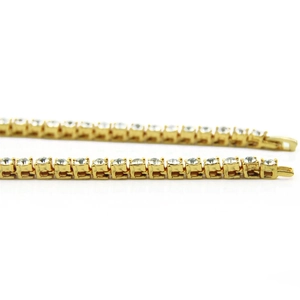 Macro shot of 5mm gold plated hip hop necklace with square cut CZ diamonds and clasp