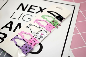 Detail of 5-piece cat animal hair clips set for girls in black, green, and pink colors