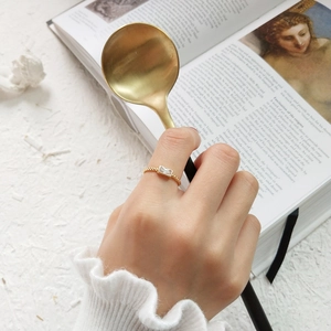 Minimalist S925 silver gold-plated ring with rectangular zircon and beaded texture band