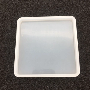 Moule carré en silicone translucide pour la création de bijoux et objets en résine
