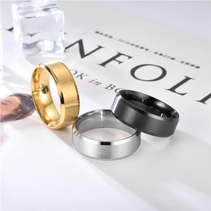 Anillos minimalistas de acero inoxidable cepillado de 8mm en oro, plata y negro