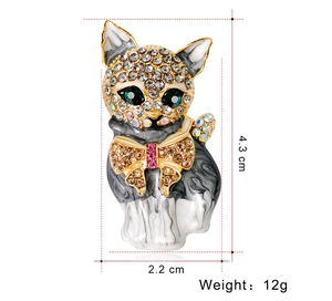 Detailed cat brooch measurements with dimensions 4.3 cm height and 2.2 cm width shown clearly
