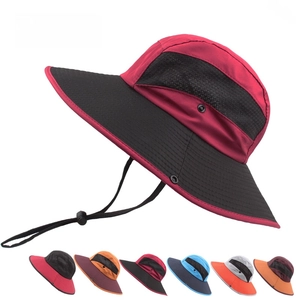 Cappello da sole traspirante con tesa larga, inserti in mesh e cinturino sottogola