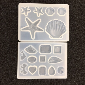 Detailweergave van siliconen mallen voor hars met zeester- en schelpontwerpen in detail