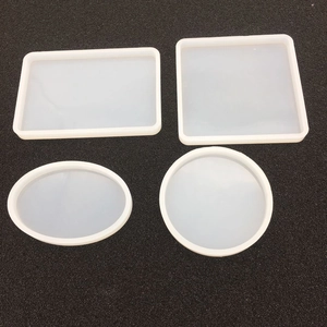 Vue détaillée de moules en silicone pour résine époxy en formes géométriques variées