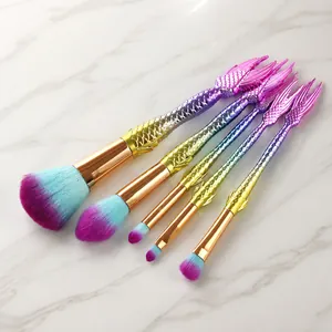 Set de 5 brochas de maquillaje con diseño de cola de sirena y cerdas de fibra de colores