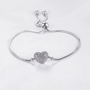 Bracelet cœur minimaliste avec breloque cœur sertie de zircons et chaîne réglable