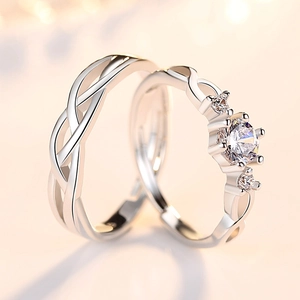 Elegante coppia di anelli in argento intrecciato con diamante rotondo per coppie