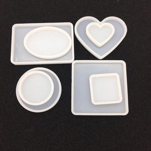 Lot de 4 moules en silicone géométriques comprenant cœur, rond, carré et rectangle
