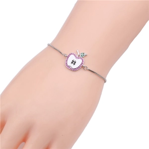 Bracciale regolabile in argento con ciondolo a mela bianca e zirconi rosa da donna
