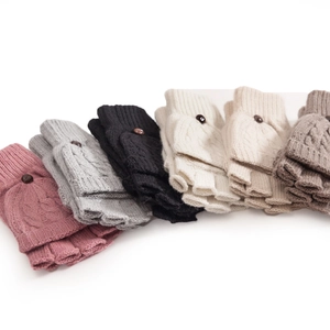 Gants d'hiver en tricot torsadé avec boutons en plusieurs couleurs pastel
