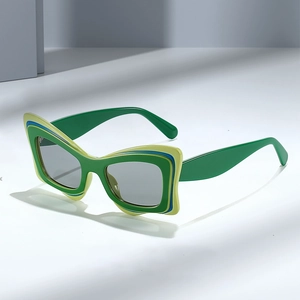 Lunettes de Soleil Mode Papillon Oeil de Chat Irrégulières Pour Hommes Femmes Surdimensionnées Bord Ondulé Monture PC UV380