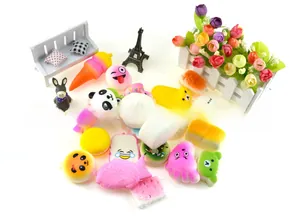 Detailliertes Set aus 10 Squishy-Spielzeugen mit Panda- und Macaron-Formen