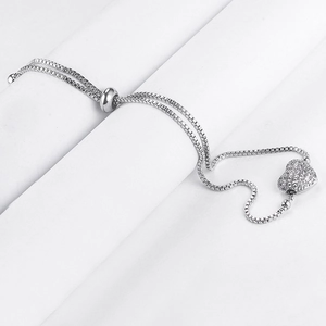Bracelet chaîne vénitienne argentée avec pendentif cœur en zircone et fermoir ajustable