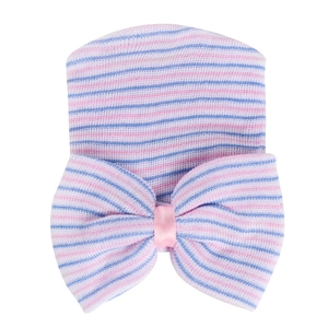 Bonnet en tricot rayé rose et bleu pour bébé avec un grand nœud en satin rose