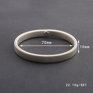 Silver metal spring armband detail with 70mm diameter and 10mm width measurement