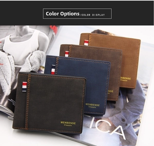 Carteras clásicas para hombre en cuatro colores con textura mate y detalle de rayas