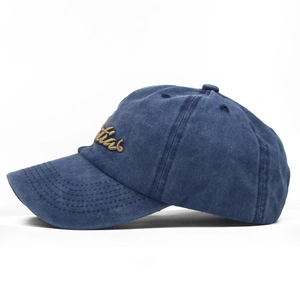 Gewaschene blaue Denim Baseballkappe mit gelber Stickerei und Distressed-Textur