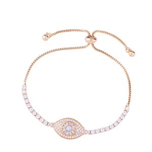 Detalle del brazalete de ojo turco en oro rosa con pavé de circonitas AAA brillantes
