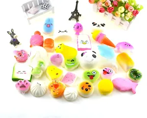 Makroaufnahme von 10-teiligem buntem PU Slow Rebound Squishy Dessert und Spielzeug Set
