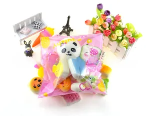 Detailansicht der langsam aufsteigenden Squishy-Spielzeuge mit Panda- und Donut-Designs