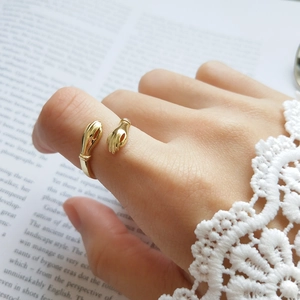 Minimalist S925 sterling silver hug ring in gold finish with hand-shaped open design