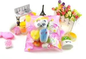 Nahaufnahme der Squishy-Spielzeuge mit verschiedenen Cartoon-Designs und Duft