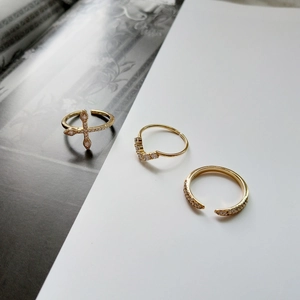 Three-piece set of 925 silver adjustable rings with cross and V-shaped zircon stones